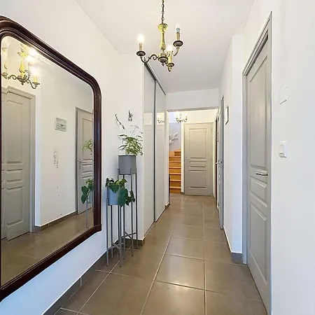 A 150m De La Avec Piscine Et Wifi Gratuit - Fr-1-361-8